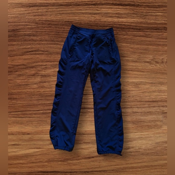 Athleta Featherweight Jogger Travel Sport Pants Black Full Lining Gray 4 - Picture 2 of 16